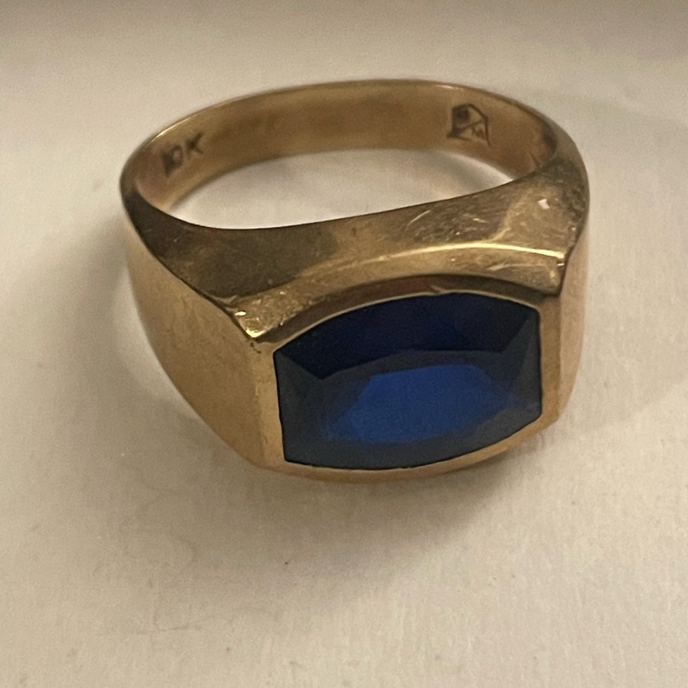 10K Bold Gold Ring with Blue Sapphire stone